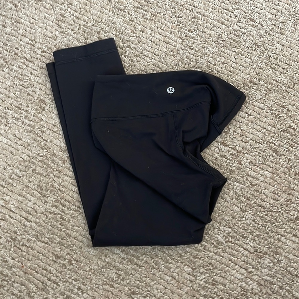 Black Lululemon yoga pants.